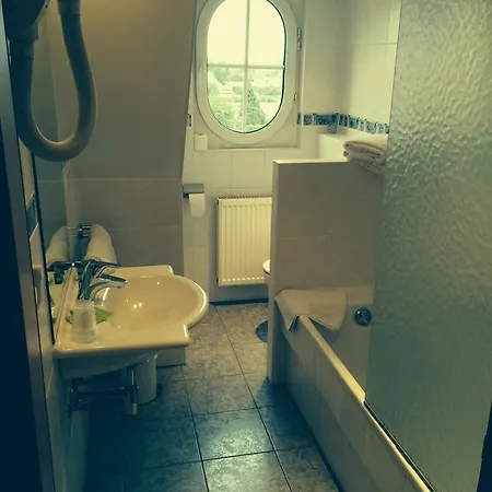 Отель Logis Hotel-restaurant Du Herrenstein 2*