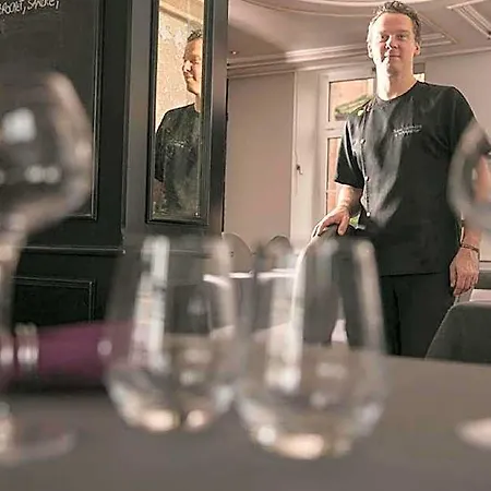 Отель Logis Hotel-restaurant Du Herrenstein