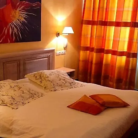 Logis Hotel-restaurant Du Herrenstein Отель Neuwiller-les-Saverne